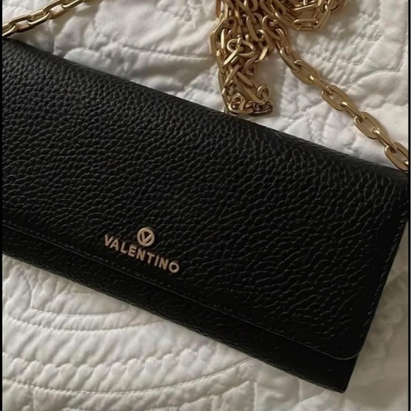 ⛔️Sold⛔️Authentic Valentino Leather Wallet-in-Chain & Crossbody Bag in Black - Picture 2 of 5